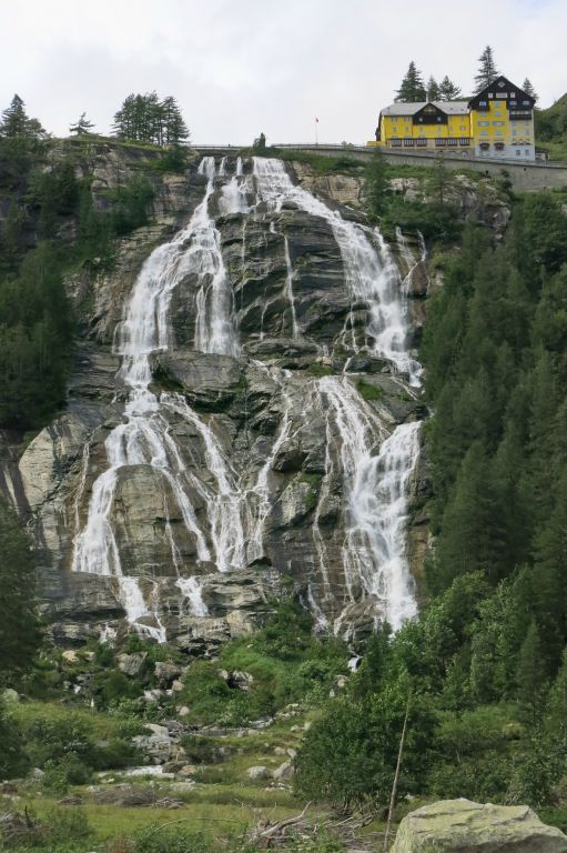 Au nord du Val Formazza, la cascade Sotto la Frua
